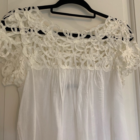 White lace neckline top - Picture 1 of 7